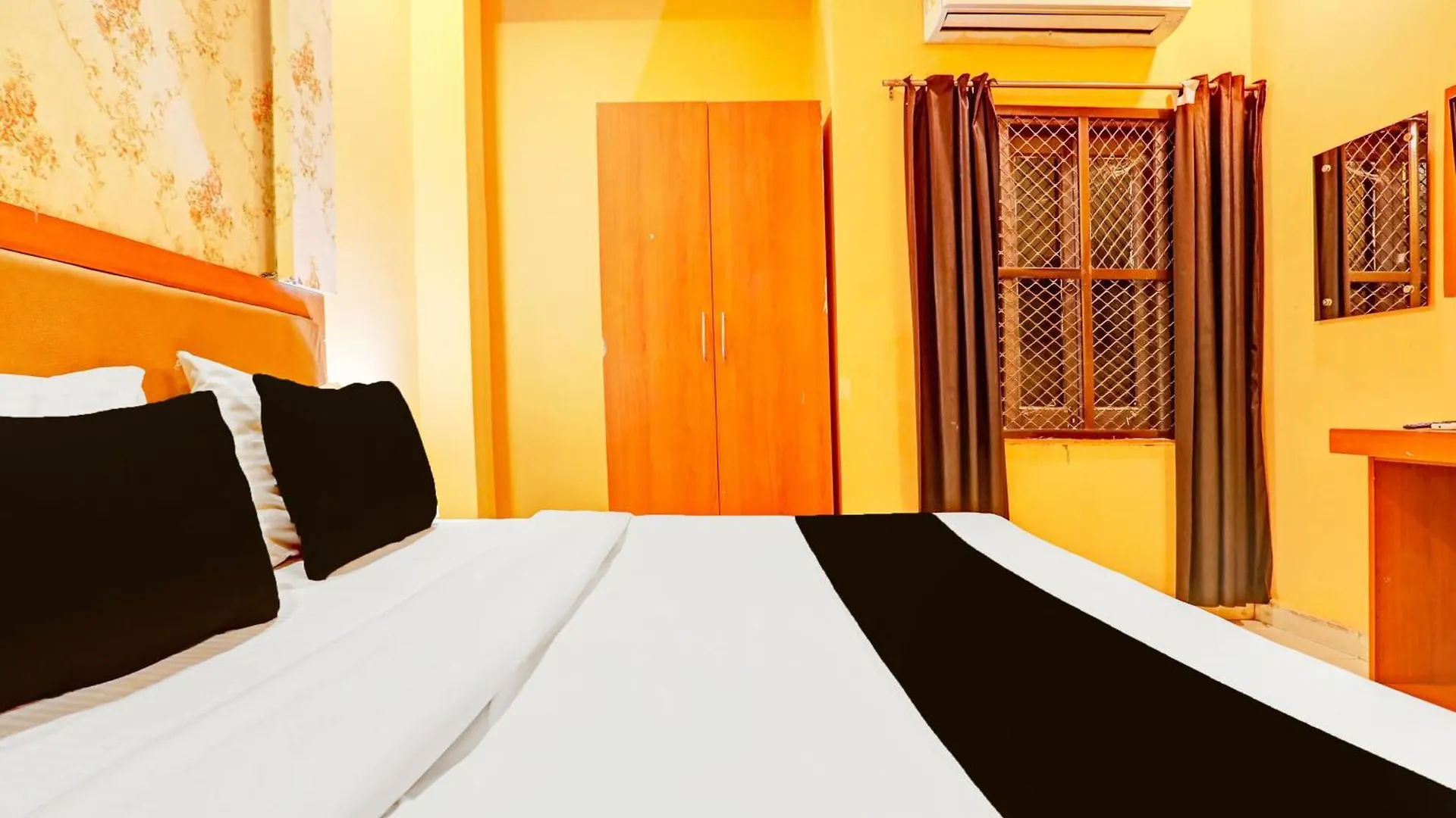 Swarna Banquet Bhu Rd Hotel Varanasi